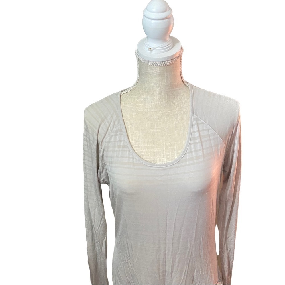 Athleta Taupe & White Zip Pocket Long Sleeve U-Neck Athletic Yoga Shirt Women M